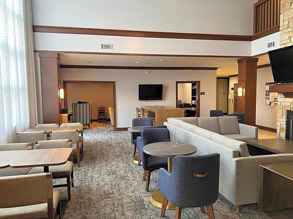 Staybridge Suites Milwaukee West-Oconomowoc