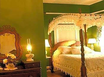 Hassinger Daniels Mansion Bed and Breakfast