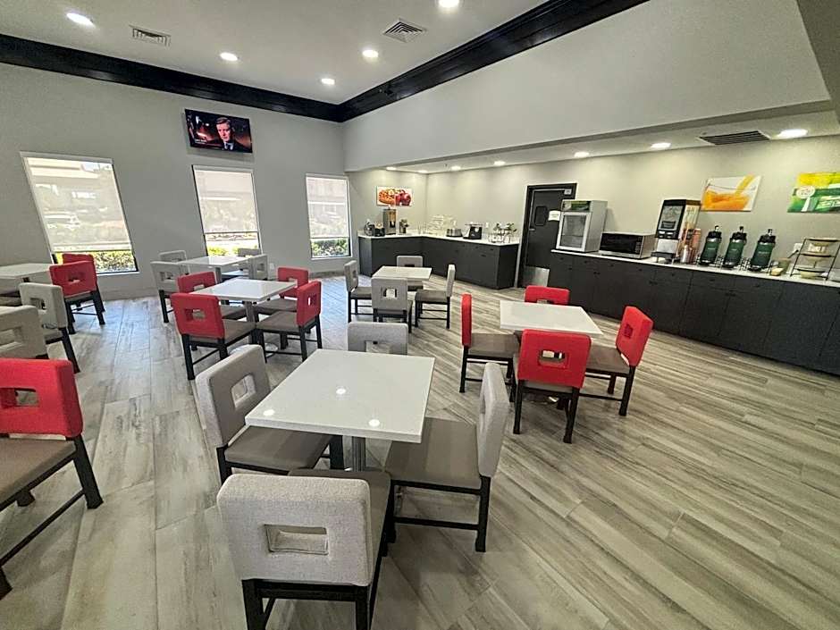 Quality Inn & Suites at Airport Blvd I-65