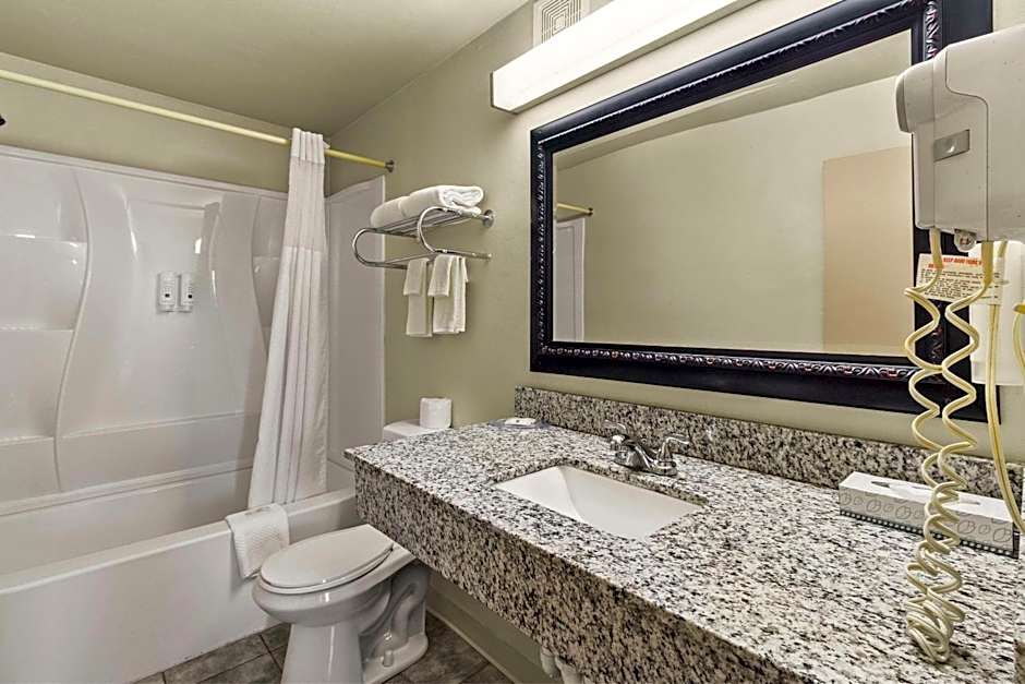 Quality Inn & Suites Downtown