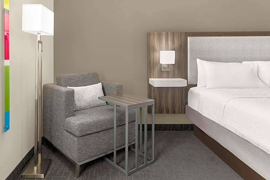 Hampton Inn By Hilton Olathe