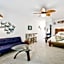 DOWNTOWN Hawaiian Theme Condo with Hot Tub, Pool & Beach - Kona Islander Inn