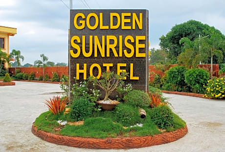 Golden Sunrise Hotel II by RedDoorz