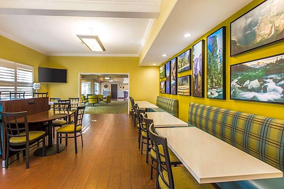 Comfort Suites Fresno River Park