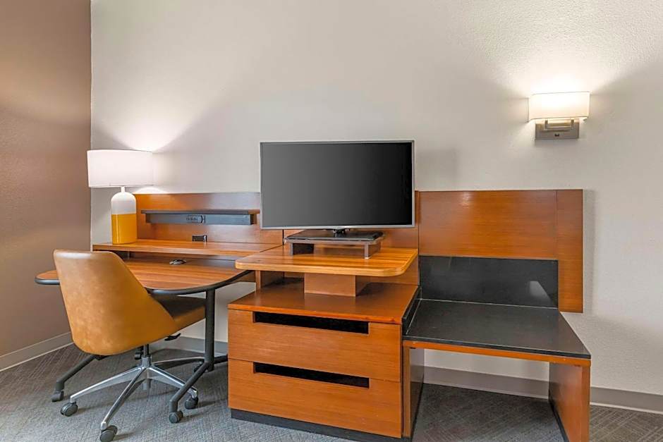 Comfort Inn & Suites Akron South