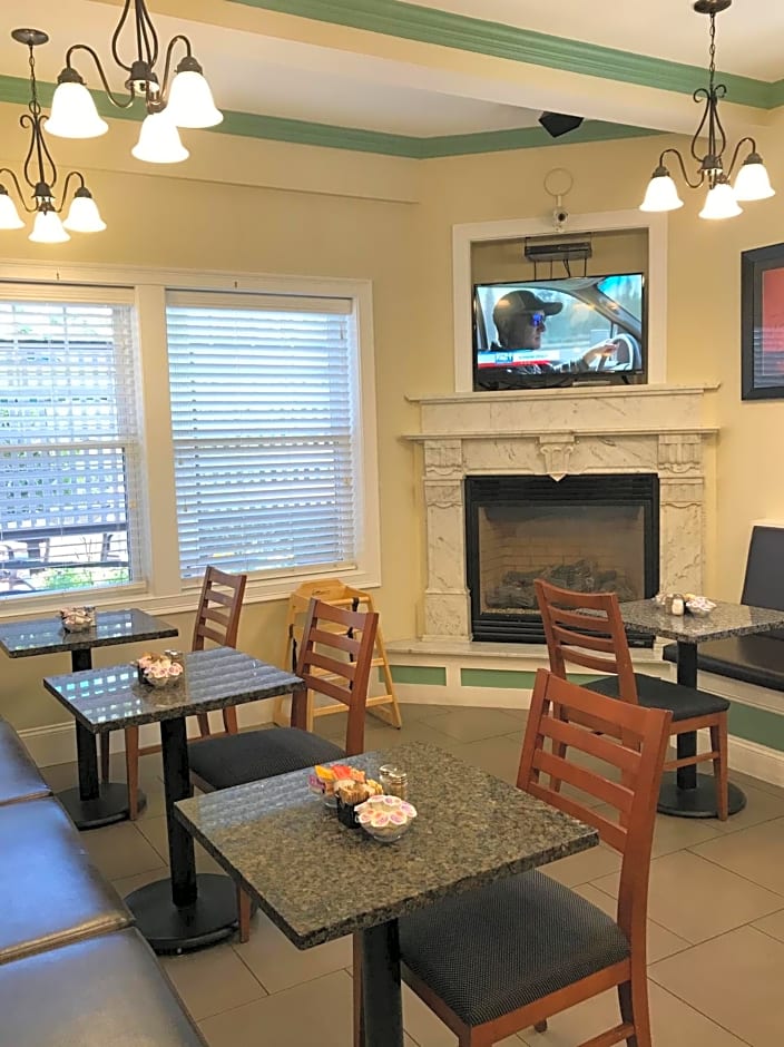 Crescent Suites Hotel