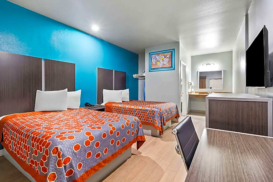 Econo Lodge Inn & Suites