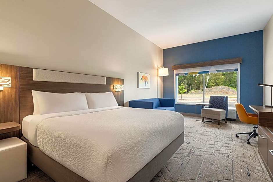 Holiday Inn Express & Suites Rhinelander, an IHG Hotel