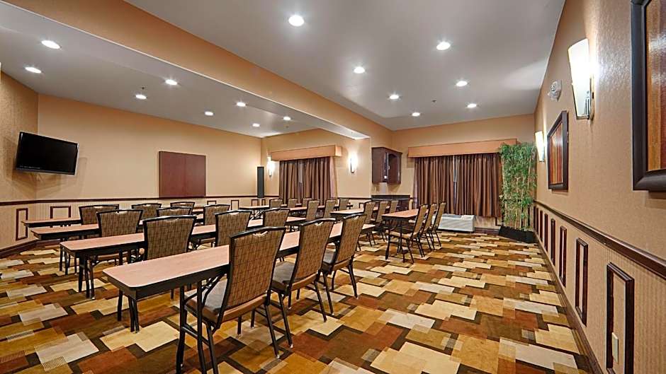 Best Western Plus KC Speedway Inn & Suites