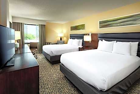 Queen Room with Two Queen Beds - Hearing Access