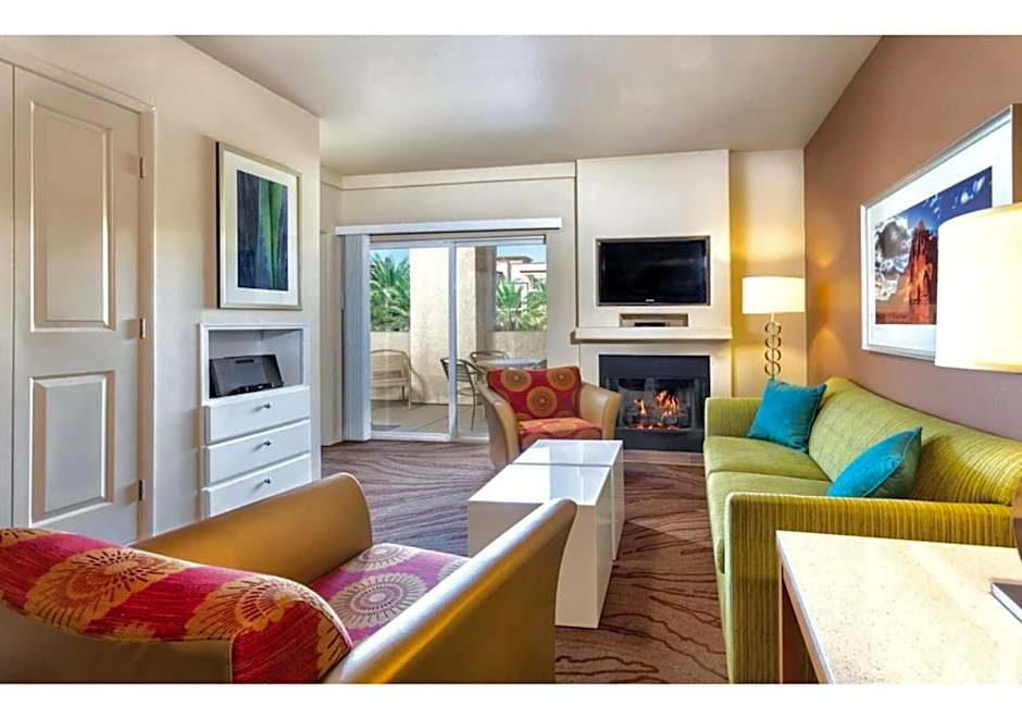 Exclusive 2BR Condo Retreat, Featuring a Lazy River - Special Offer Now!