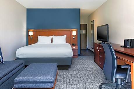 King Room with Sofa Bed and Adapted Tub - Mobility and Hearing Accessible