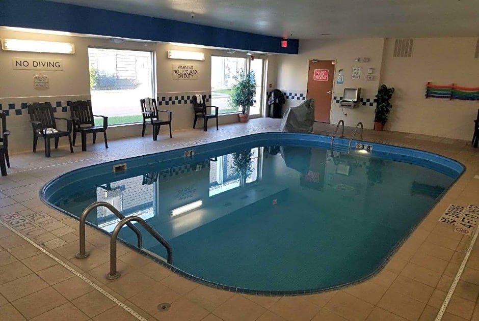 AmericInn by Wyndham Hudson