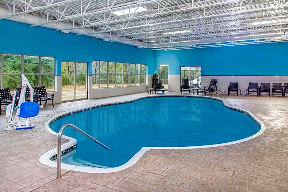 Hawthorn Extended Stay by Wyndham Bloomington