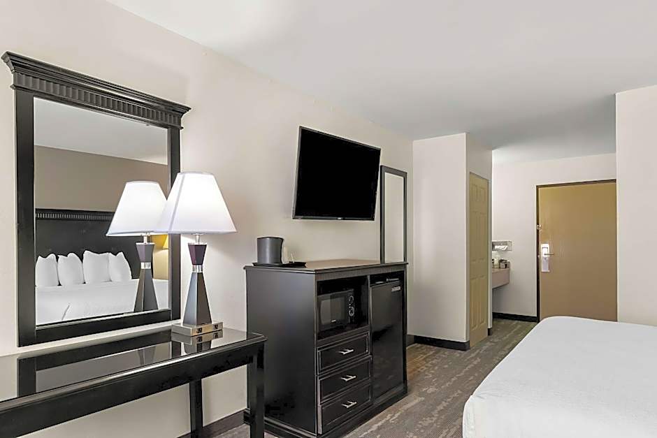 Best Western Saluki Inn
