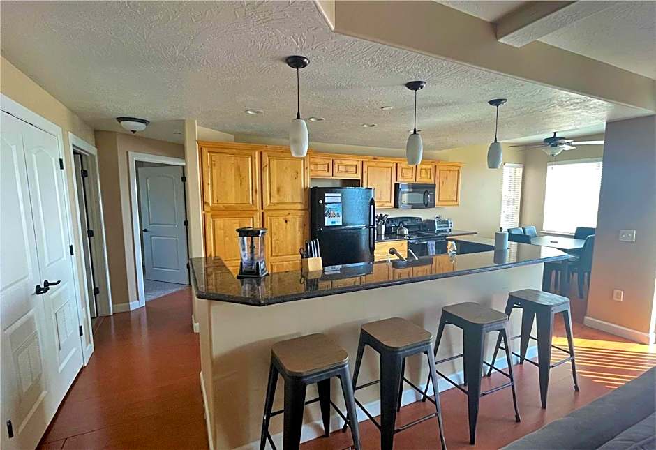 Deluxe Downtown Condo Close to Everything!
