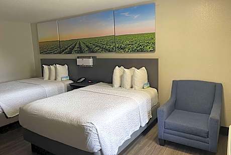 Queen Room with Two Queen Beds - Non-Smoking