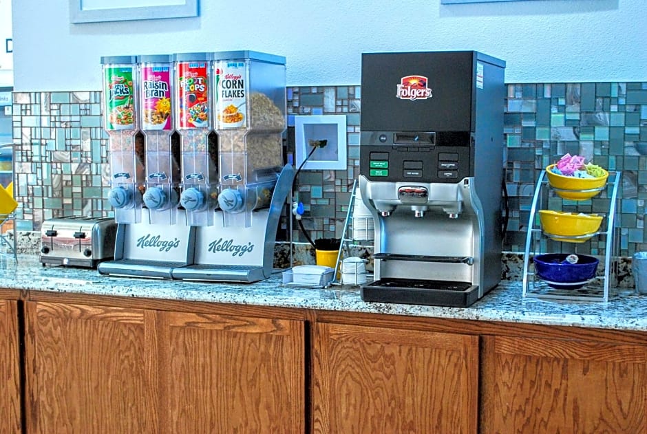 Days Inn & Suites by Wyndham Lubbock Medical Center