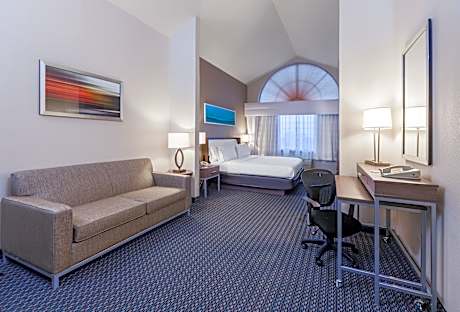 1 King 1 Bedroom Suite Jetted Tub