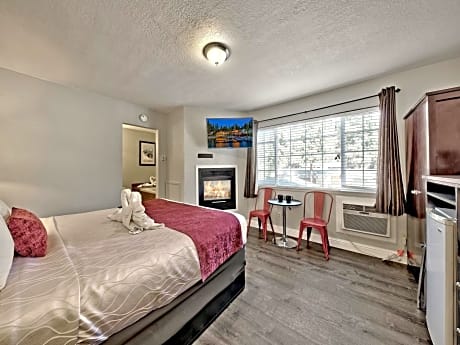 Deluxe King Suite with Spa Bath