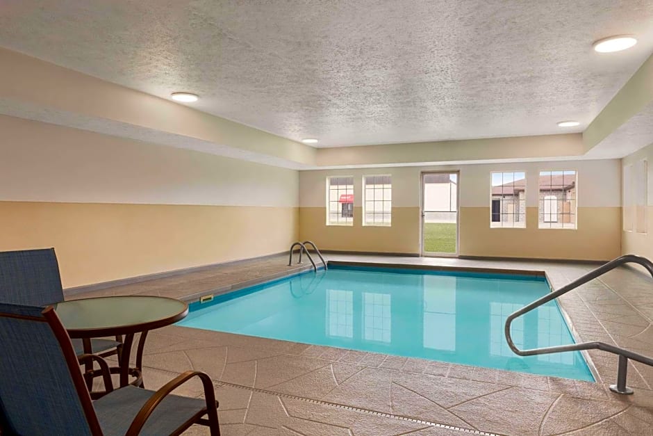 Microtel Inn & Suites By Wyndham Lincoln