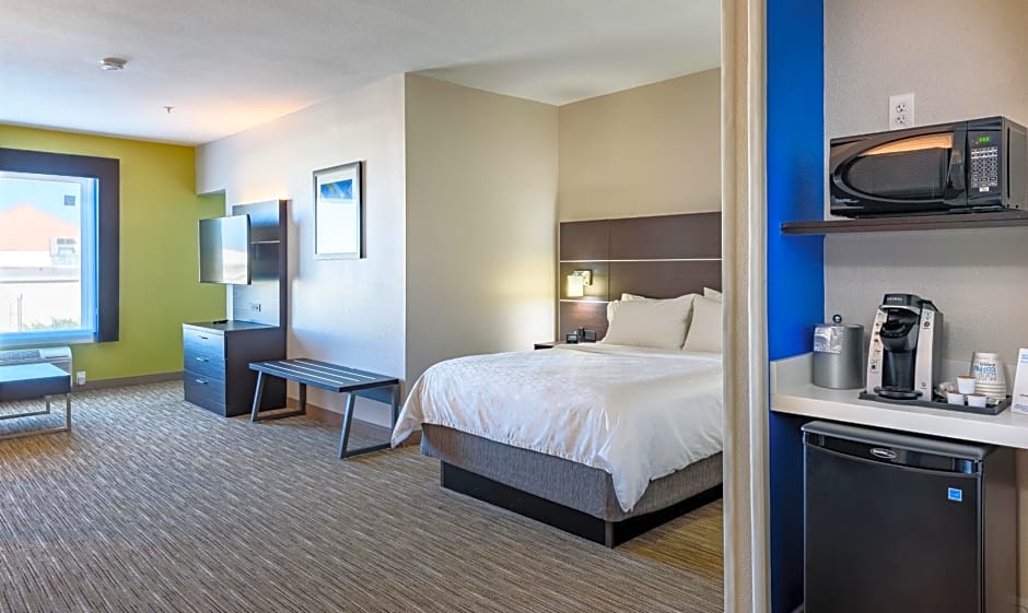 Holiday Inn Express Hotel and Suites Bastrop