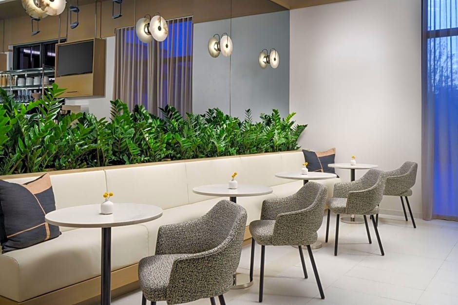 AC Hotel by Marriott Naples 5th Avenue