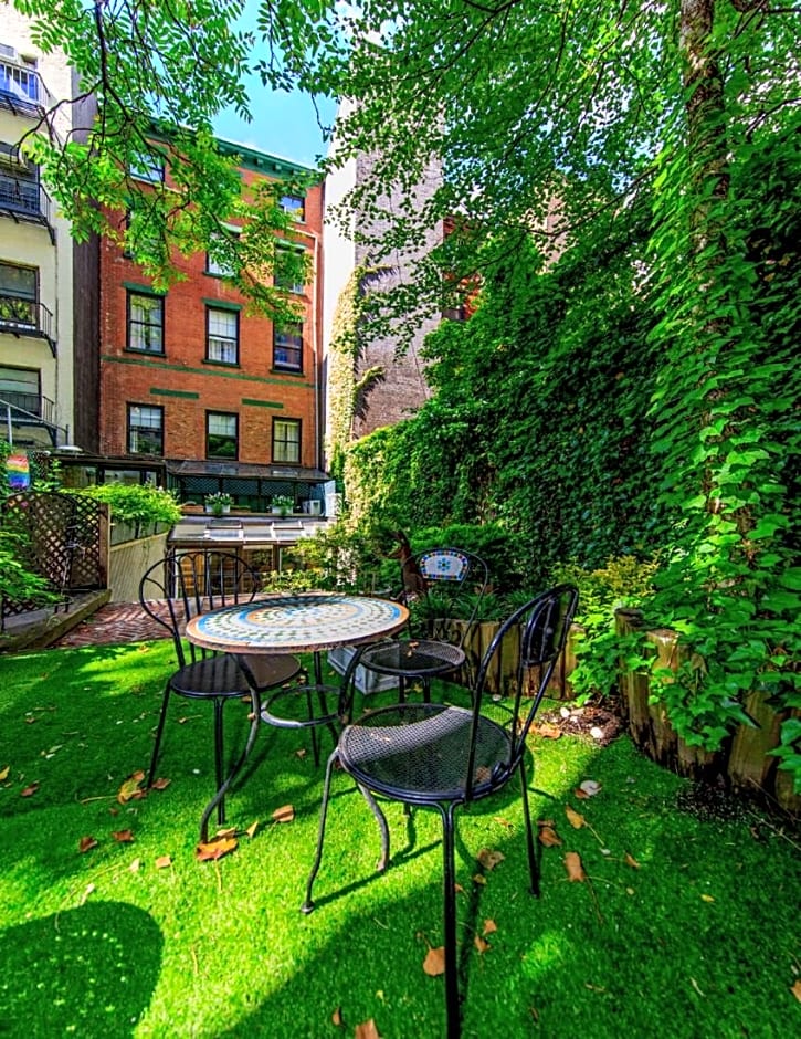 Chelsea Pines Inn