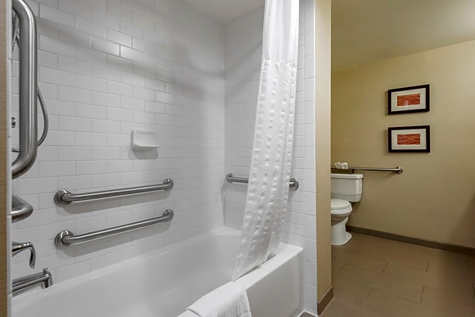 Comfort Inn The Pointe