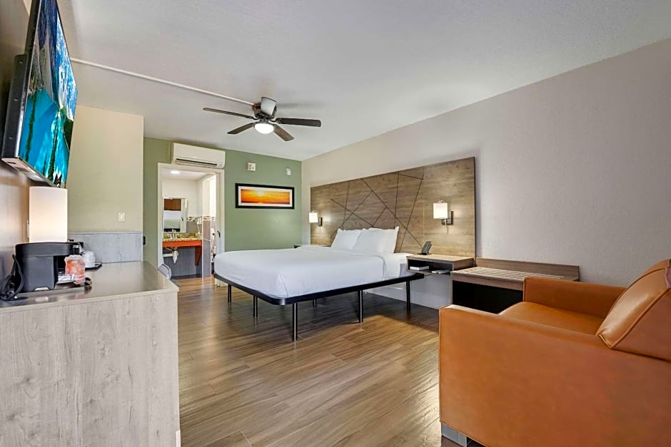 Quality Inn & Suites Airport/Cruise Port Hollywood