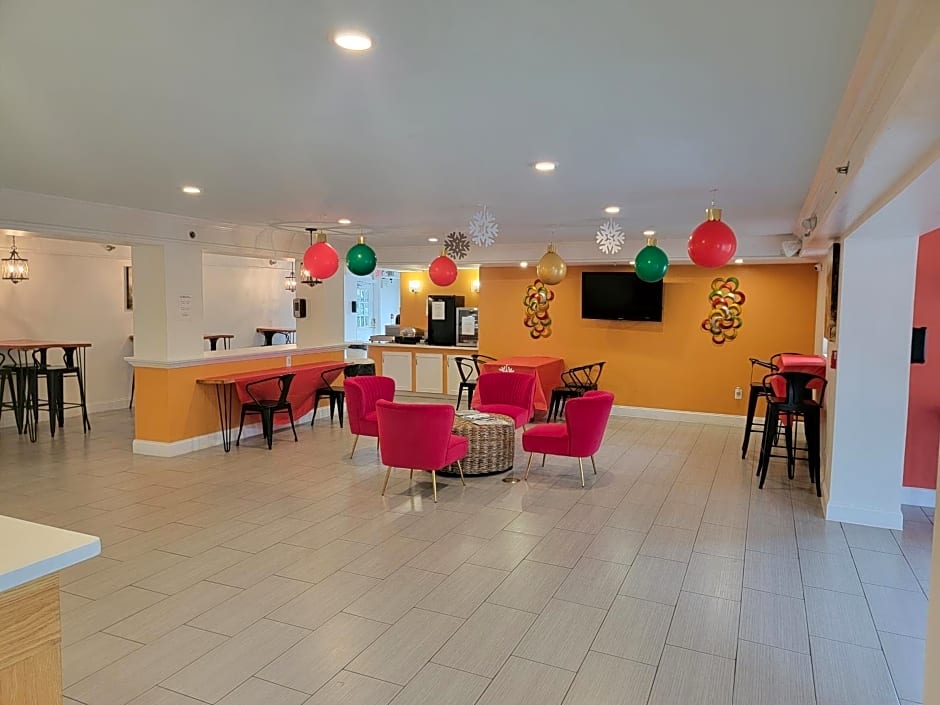 Casa Bella Inn & Suites
