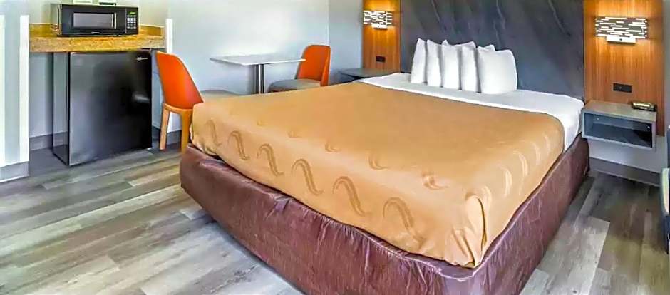 Quality Inn & Suites Manhattan