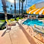 A PLACE IN THE SUN Garden Hotel - Big Units with Privacy Gardens & Heated Pool & Spa in 1 Acre Park Prime Location, PET Friendly