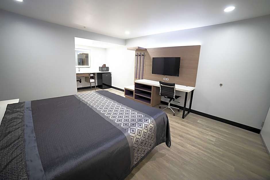 Express Inn & Suites
