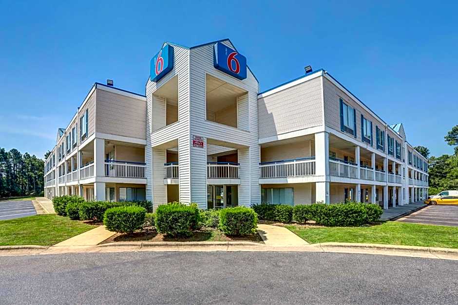 Motel 6-Raleigh, NC - North