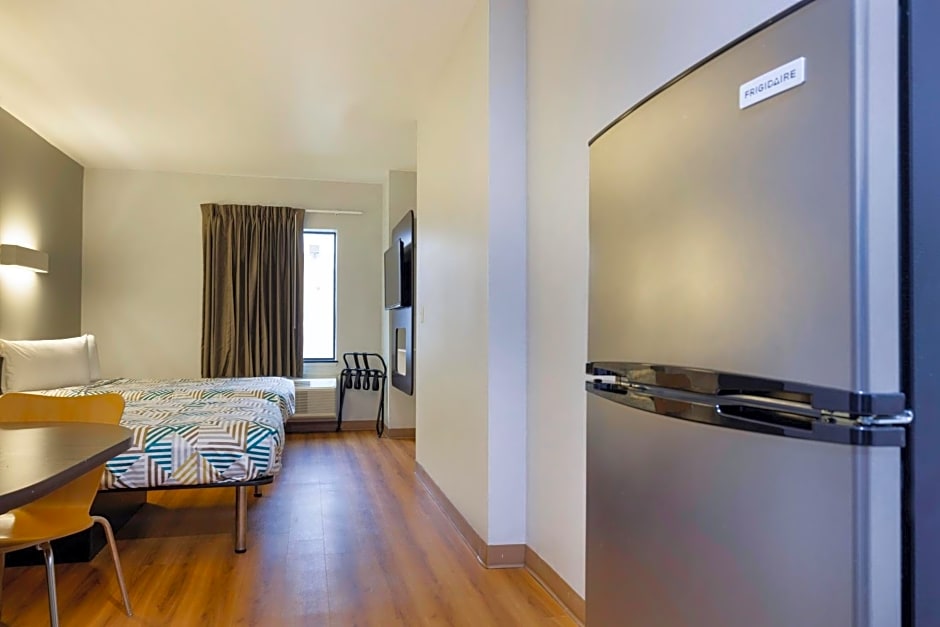 Studio 6 Suites Texas City I-45