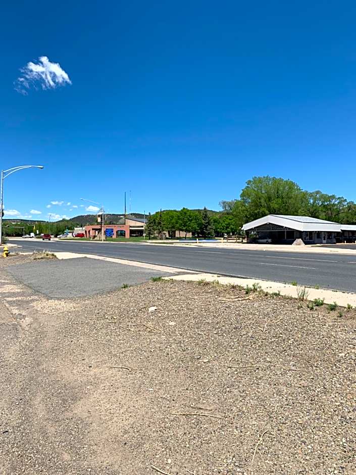 Raton’s Peak Inn
