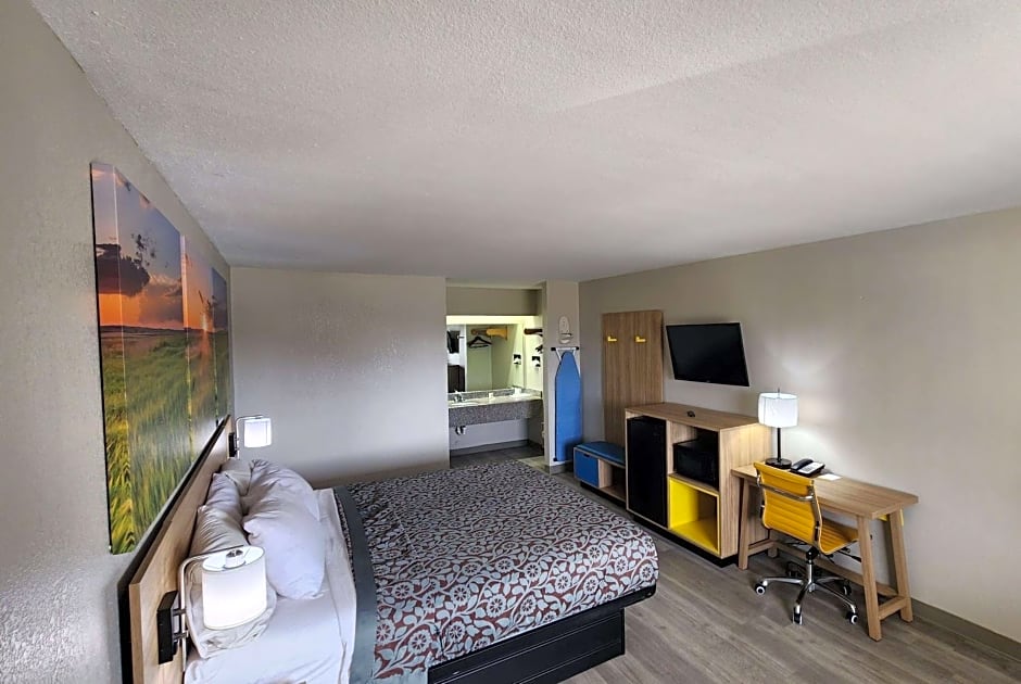 Days Inn by Wyndham San Antonio