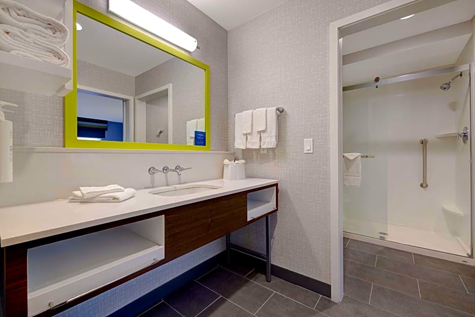 Hampton Inn By Hilton & Suites Marina