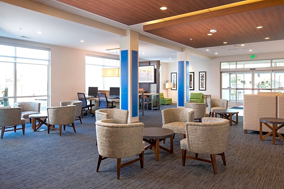 Holiday Inn Express Visalia - Sequoia Gateway Area