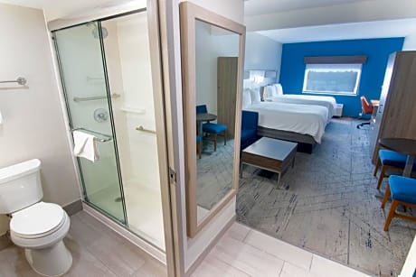 Queen Suite with Two Queen Beds