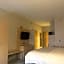 Holiday Inn Express Cedar Rapids - Collins Road