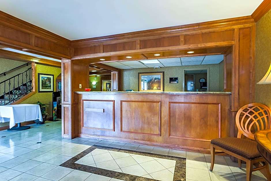 Clarion Inn and Summit Center