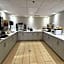 Days Inn & Suites by Wyndham Cedar Rapids