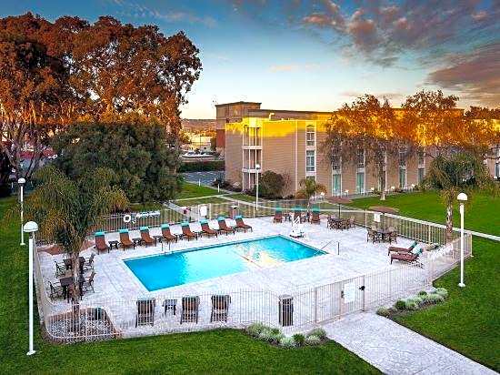 Hilton Oakland Airport