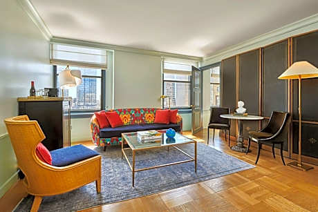 One-Bedroom Olive King Suite with City View - Hearing Accessible