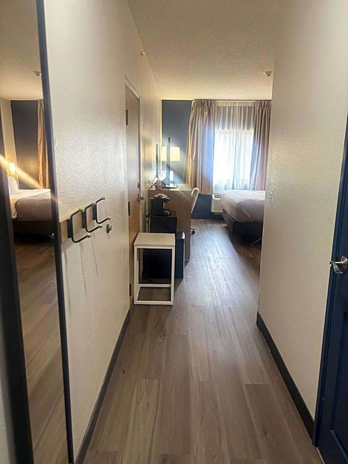 Quality Inn & Suites Lakewood - Denver Southwest