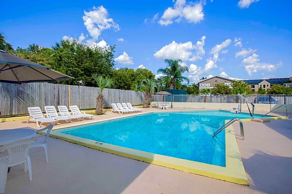 Days Inn by Wyndham Tallahassee University Center