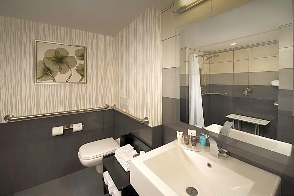 Skybridge Seattle Airport Hotel