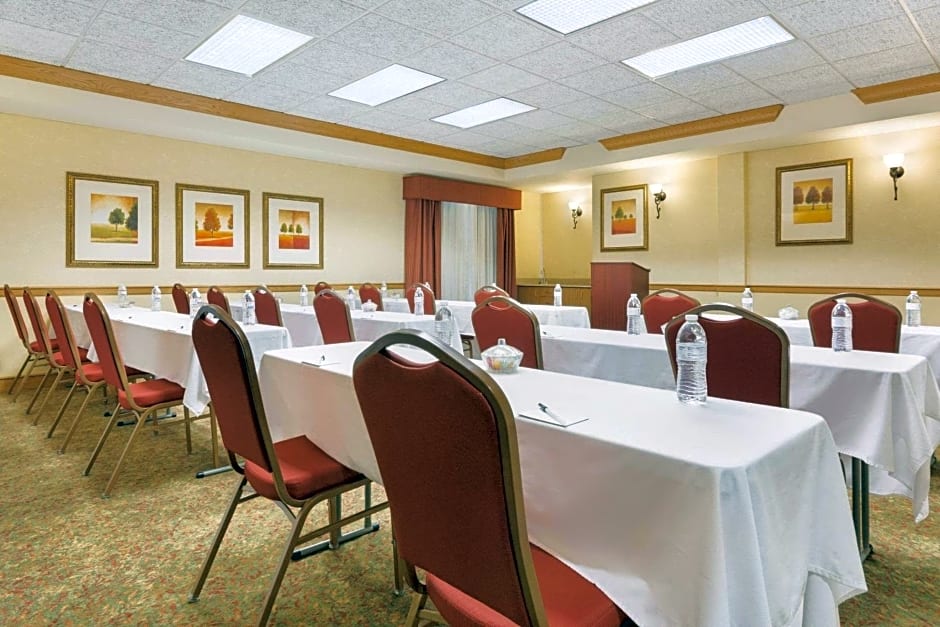 Country Inn & Suites by Radisson, Covington, LA